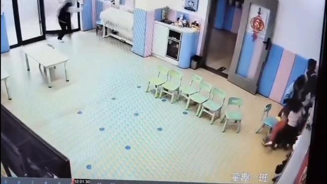后续来了！网友表示：这嘉奖是不是低了开元棋牌试玩地震中高中生背起同学逃生(图9)