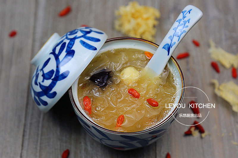 食材放锅里一键即成秋天干燥要多喝汤开元棋牌试玩6道用电饭锅炖的汤把(图3)