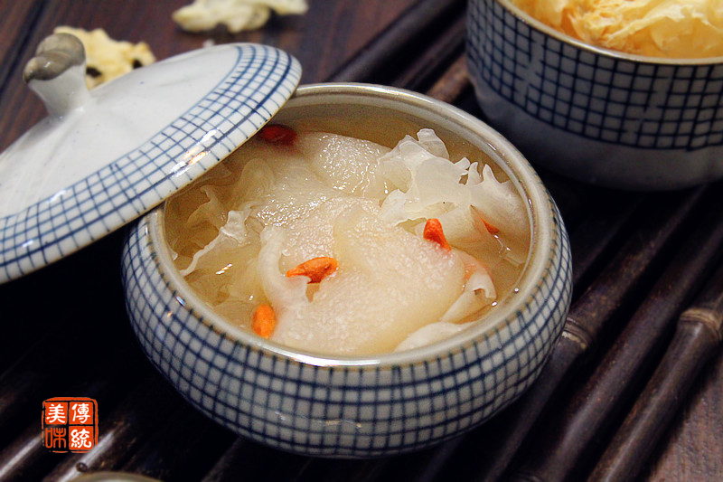 食材放锅里一键即成秋天干燥要多喝汤开元棋牌试玩6道用电饭锅炖的汤把(图6)