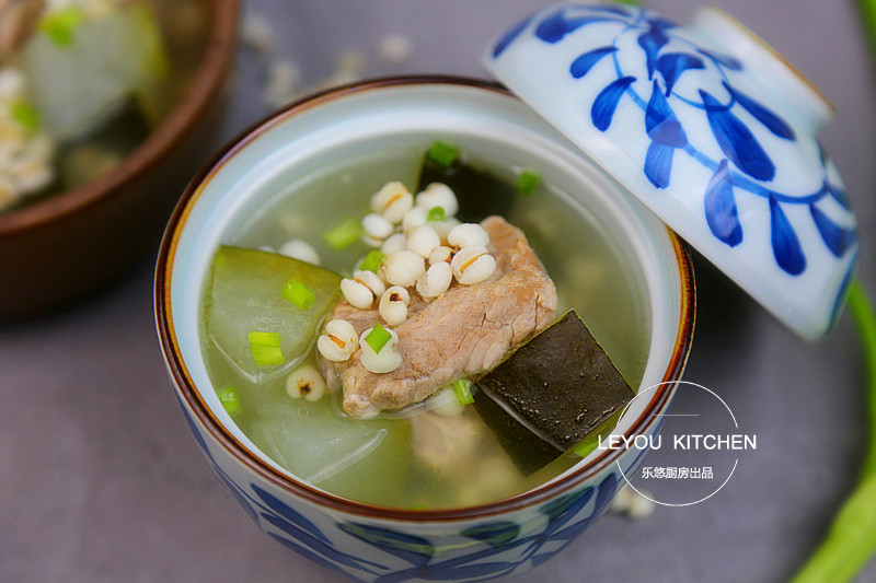 食材放锅里一键即成秋天干燥要多喝汤开元棋牌试玩6道用电饭锅炖的汤把(图12)