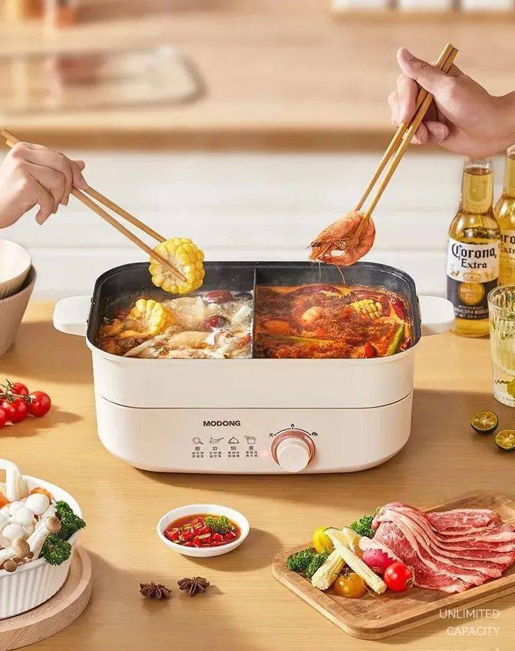 足！45L黄金容量旋钮控温涮炒煎炖焖蒸也能轻松搞定！开元棋牌自带鸳鸯锅的分体式电火锅清汤党和麻辣党都满(图5)